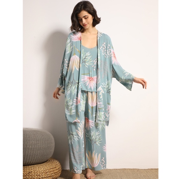 3 Piece Pastel Green Floral Print Pajama Set - Picture 4 of 16